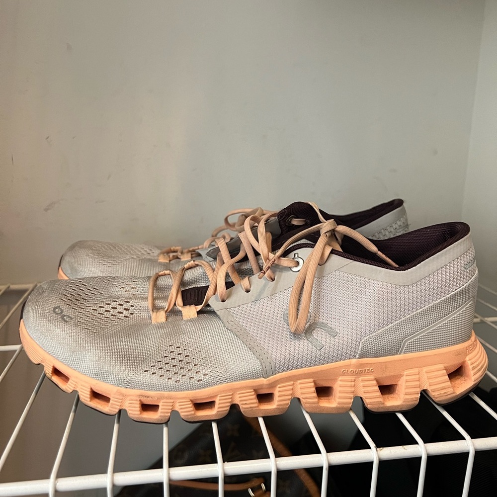 On Cloud Running Sneakers